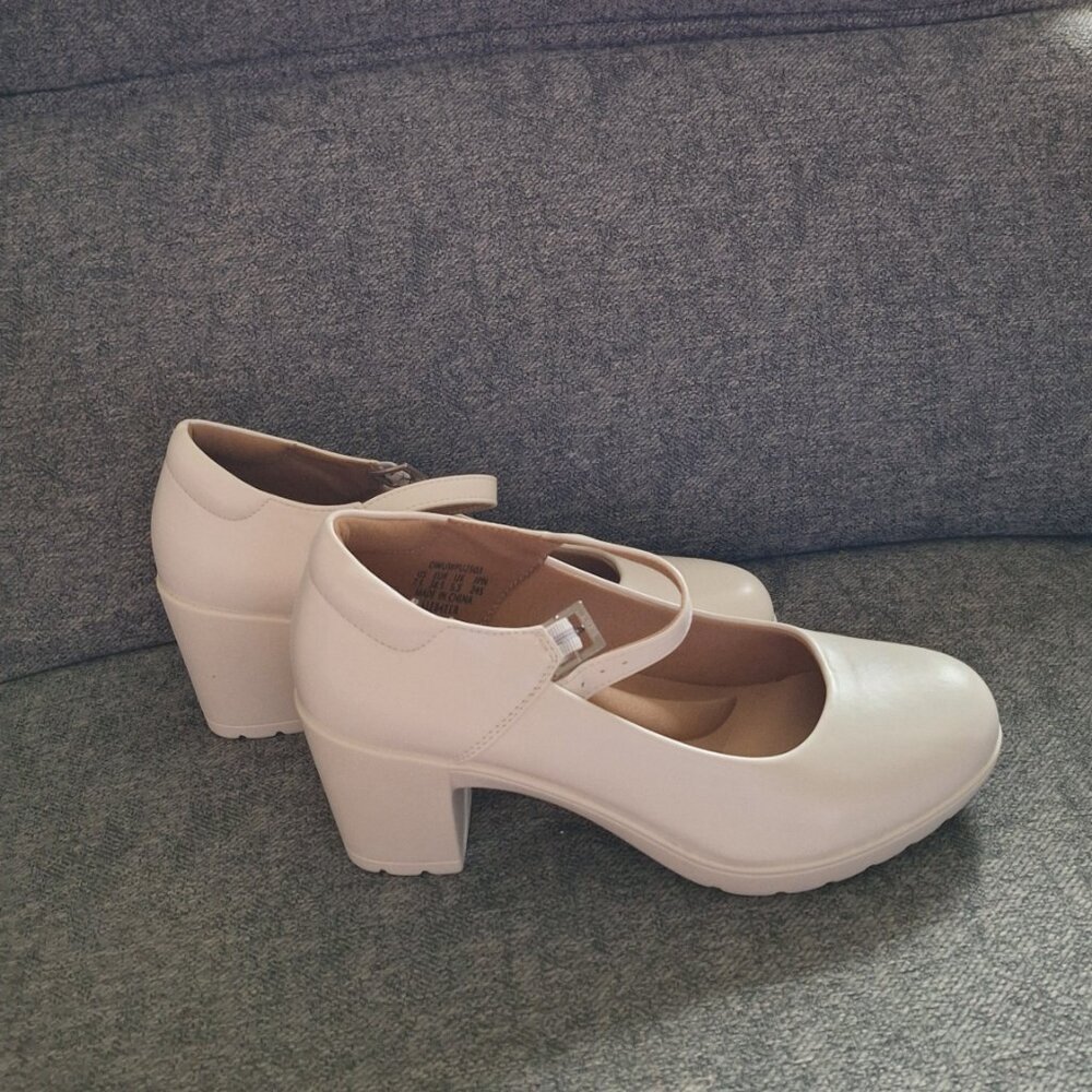 Shoes - Picture 2 of 3